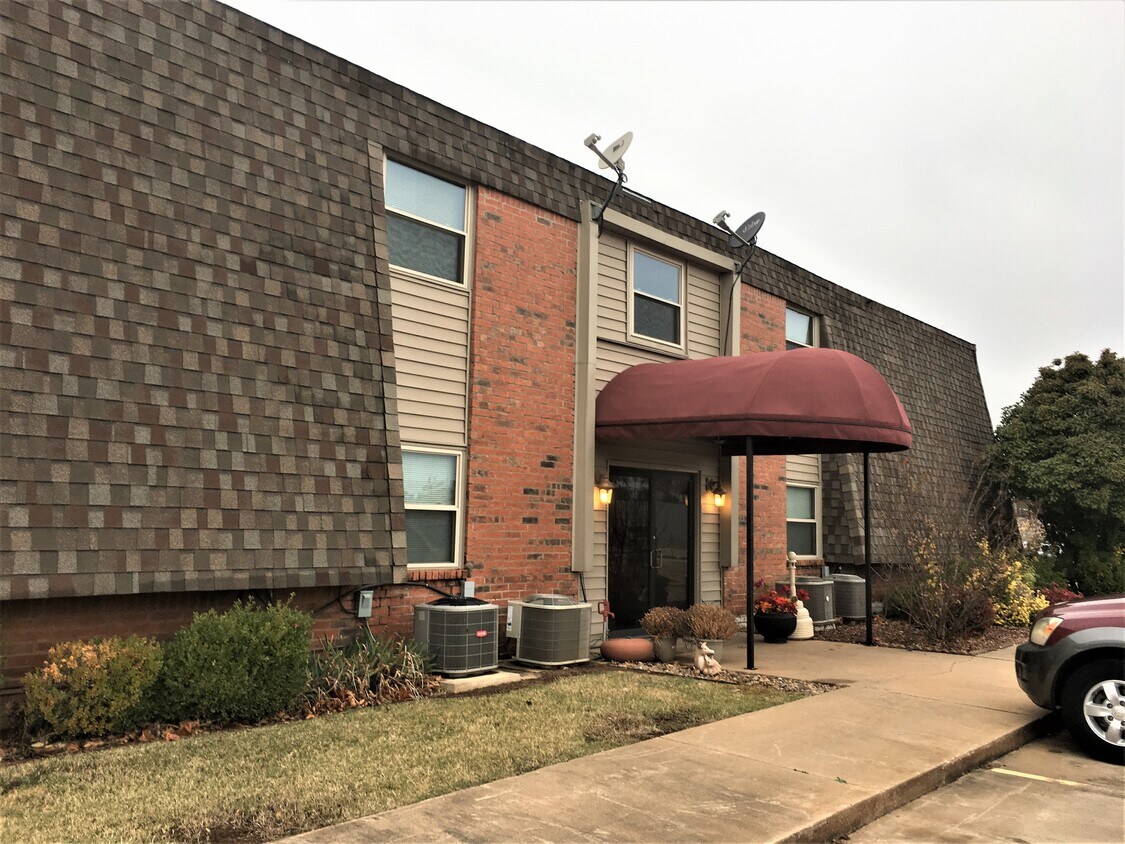 entrar en apartamentos - 828 W Park Ave