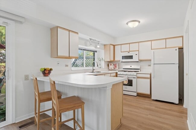 Building Photo - 305 Cane Garden Cir