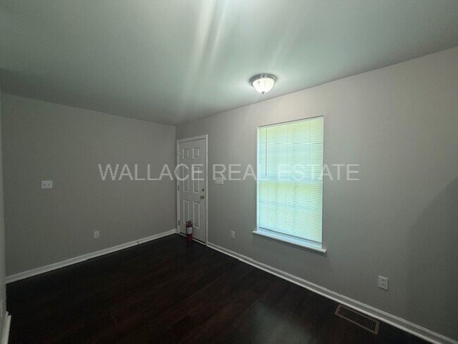 Foto del edificio - SOUTH KNOX CHARMER ...  2 BEDROOM AND 1 BATH