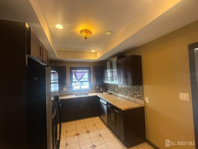 Foto del edificio - 64 Fiat Ave