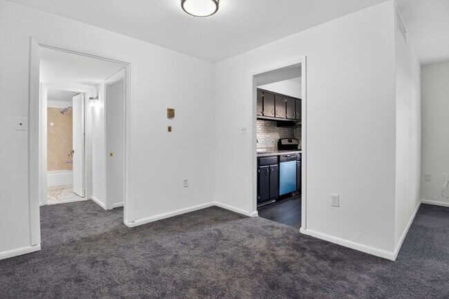 Building Photo - 9483 Fairfax Blvd