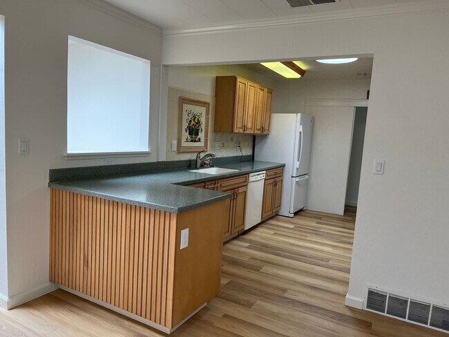 Foto del edificio - $6,500 4 Bed 2.5 Bath Mountain View Home Near Google