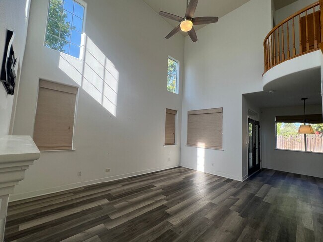 Foto del edificio - 1098 E Monticello Cir