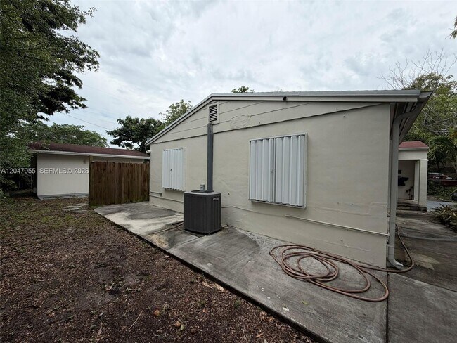 Foto del edificio - 596 NW 109th St
