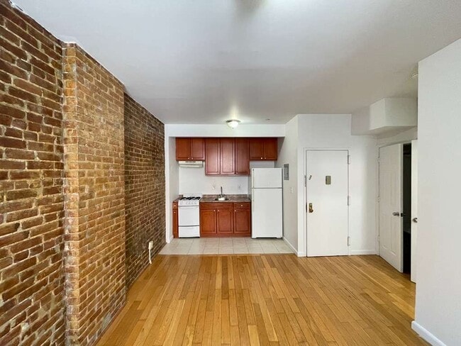 Building Photo - 568 W 187th St