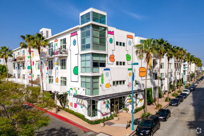 Building Photo - Lofts at Noho Commons