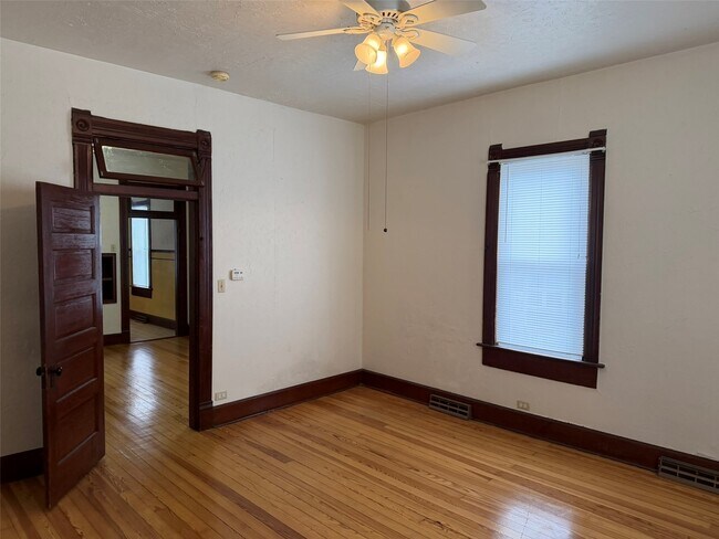 Building Photo - 807 Maupin Ave