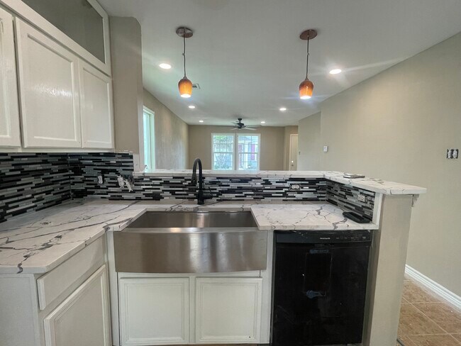 Foto del edificio - 6231 Lone Prairie Way
