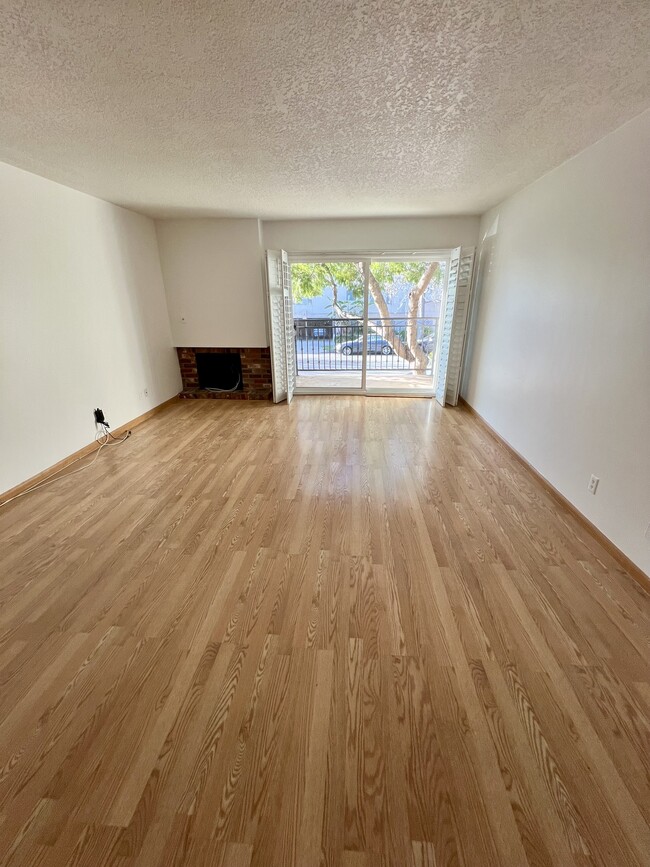 Bright & sunny - 608 Idaho Ave