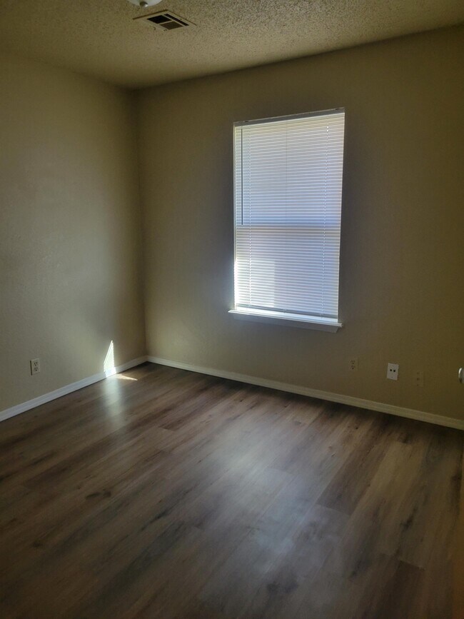 Building Photo - 13734 S Glen Pl