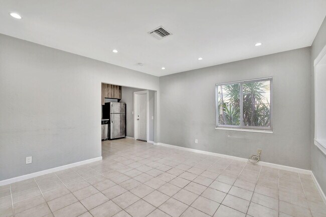 Foto del edificio - 300 NW 16th St