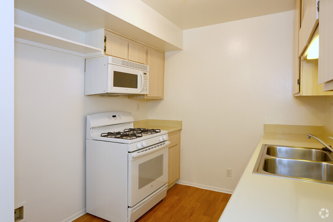 2 BR, 2 BA - 945 SF - Arbor Apartments