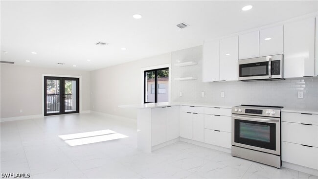 Building Photo - 9002 Somerset Ln