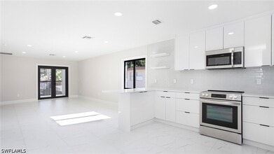 Building Photo - 9002 Somerset Ln