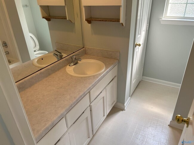 Foto del edificio - 225 Postwood Ct