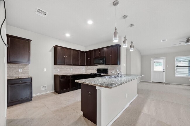 Foto del edificio - 17711 Rose Summit Ln
