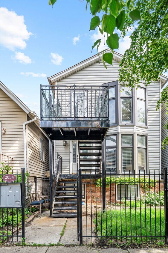 Primary Photo - 2054 W Race Ave