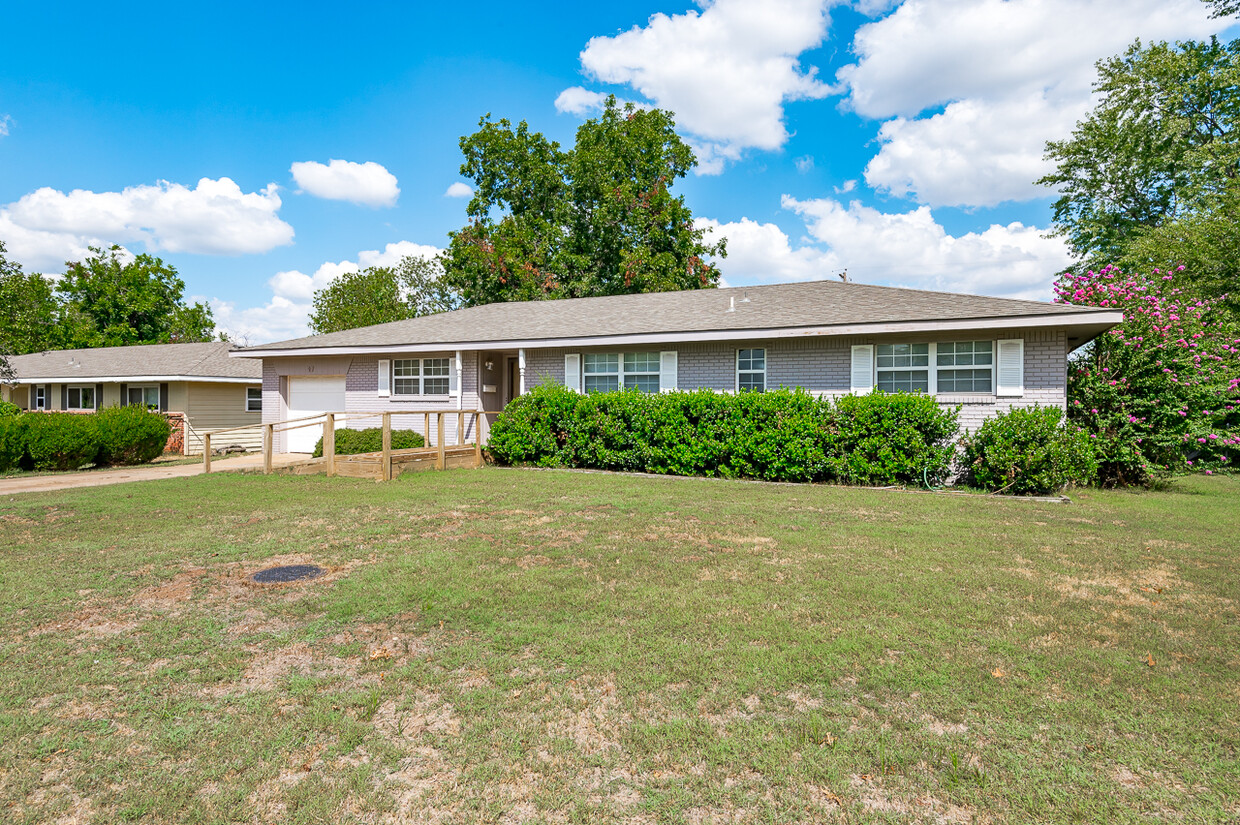 Primary Photo - 27 Summit Cir