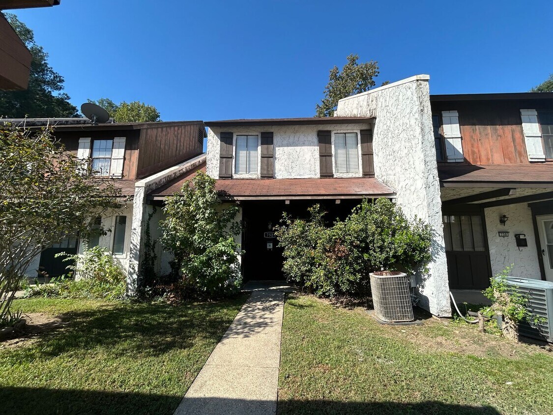 Primary Photo - Spacious Town Home