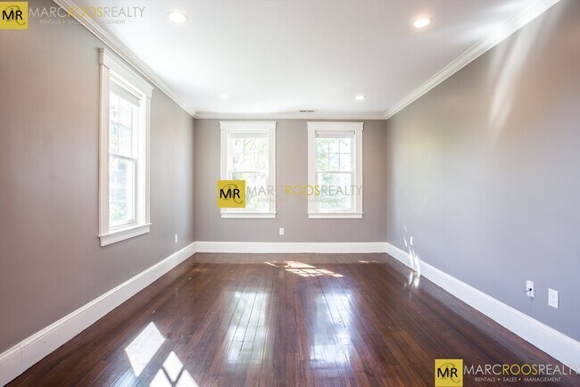 Foto del edificio - 390 Langley Rd