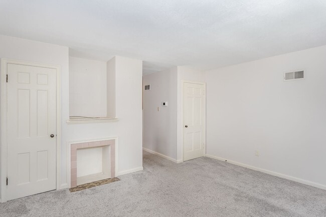 Building Photo - 516 S Erie Ave