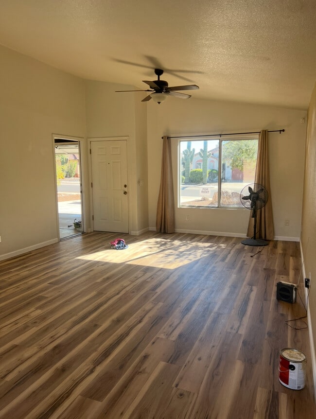 Foto del edificio - 5484 W Dove of Peace Dr