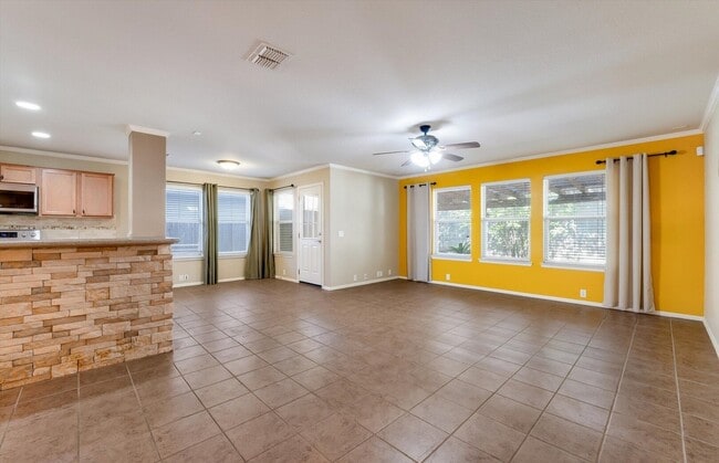 Foto del edificio - 5248 Columbia Dr