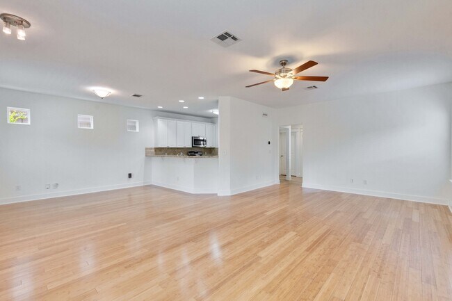 Foto del edificio - 2902 E 13th St