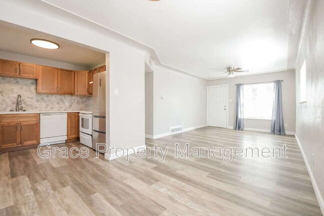 Building Photo - 1281 Victor St