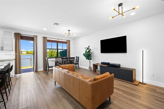 Foto del edificio - 8446 Lake Majesty Ln