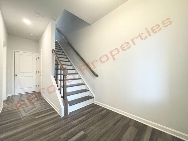 Building Photo - Charming 3 Story 4 Bedrooms with 1st Floor Guest Suite Townhome @ Smith Farm, Apex, Available Dec...