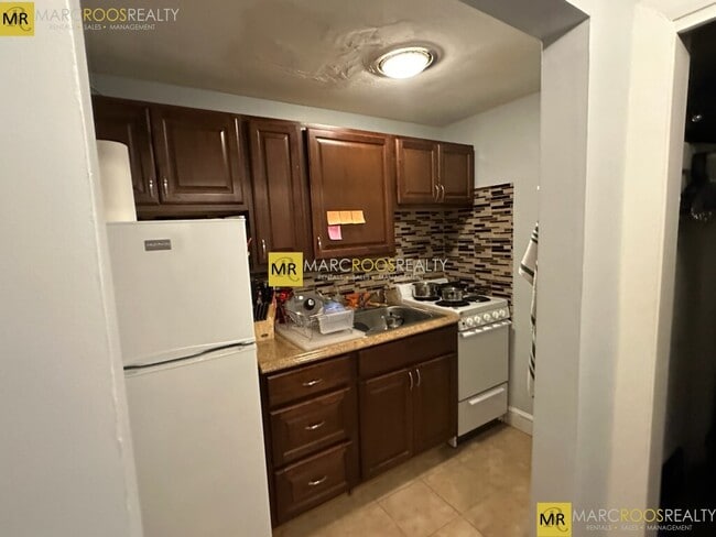 Building Photo - 14 Keswick St