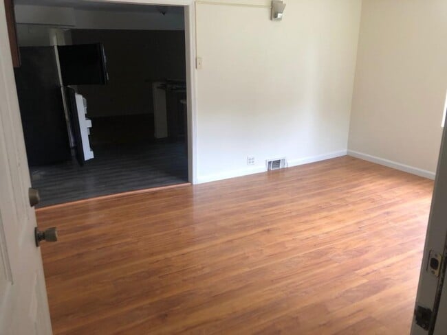 Foto del edificio - 6454 Williams Rd