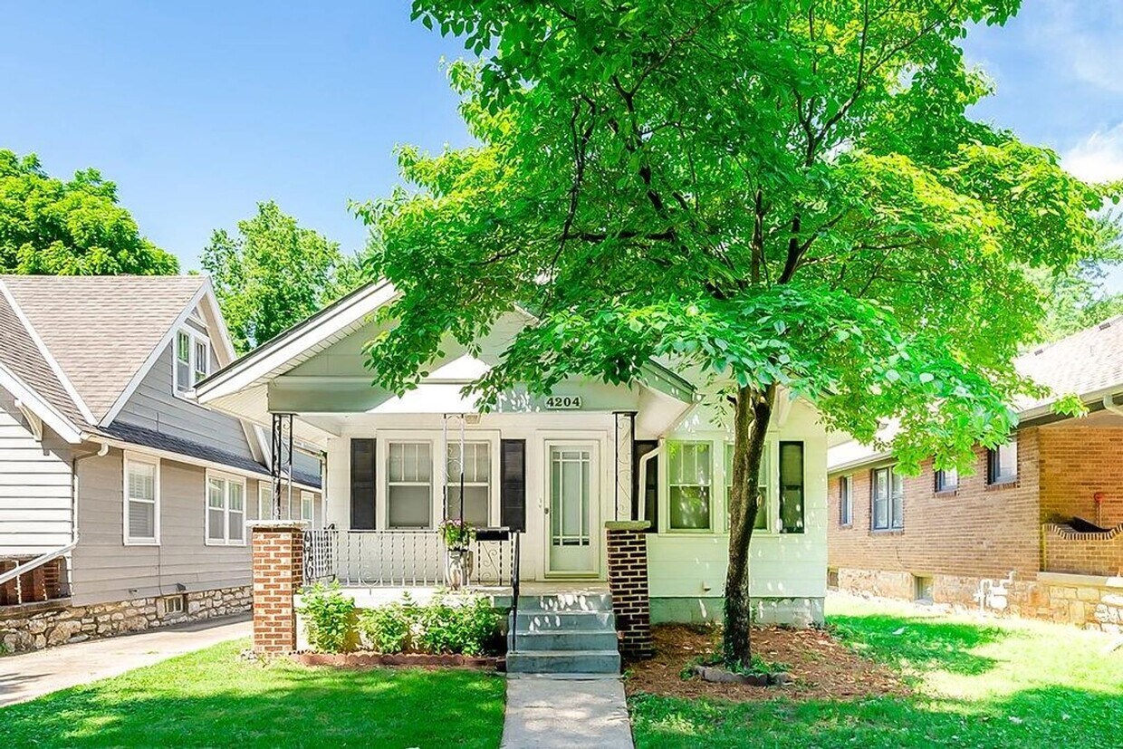 Primary Photo - Charming Bungalow near KU Med