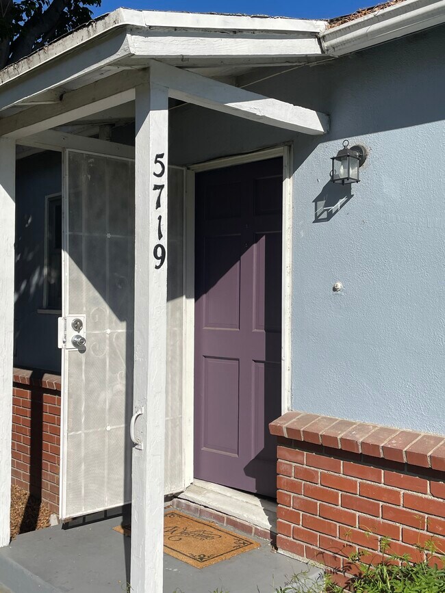 5719 Woodman Ave Unit Valley Glen prime, Van Nuys, CA 91401