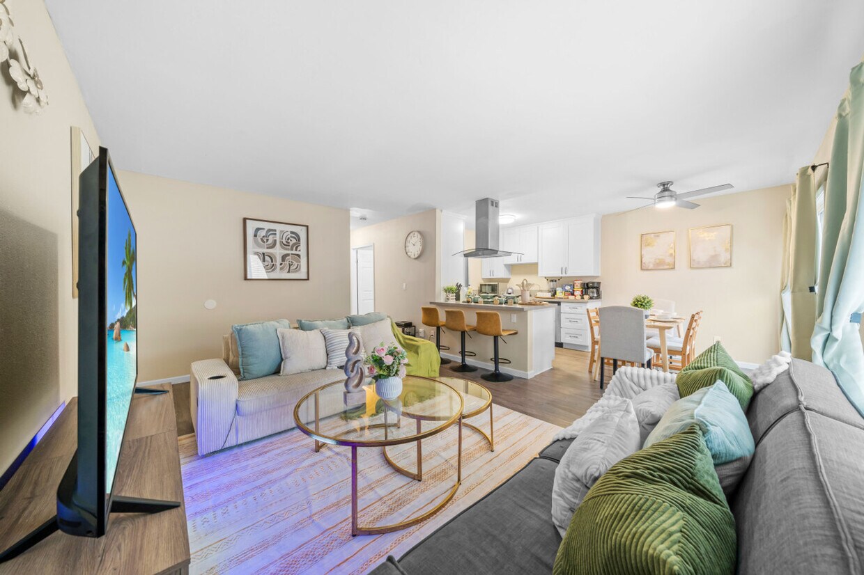 Foto principal - 9504 Carroll Canyon Rd