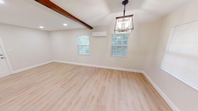 Foto del edificio - Charming 2 bedroom 1 bath - move in ready