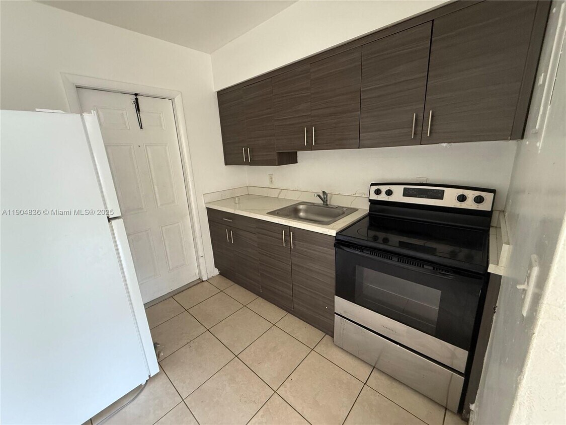 Foto principal - 14355 NE 6th Ave