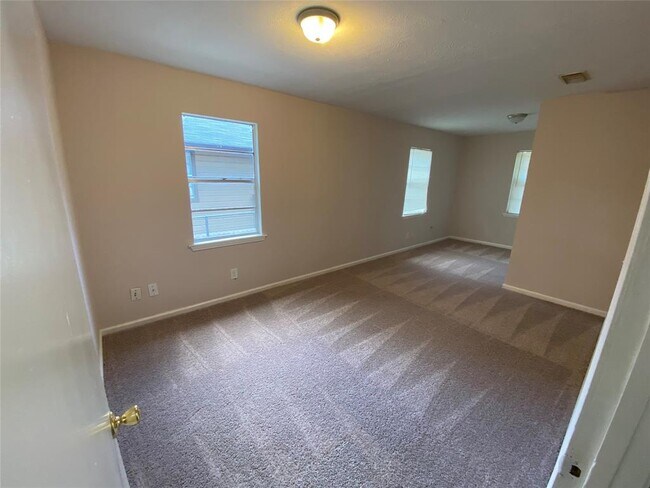 Building Photo - 834 Matamoros Dr