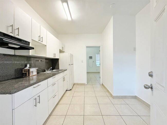 Foto del edificio - 5835 SW 4th St