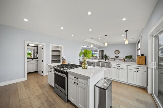 Building Photo - Gorgeous Remodeled Home w/ Private Hot Tube & Ocean Views: Hale Mahina