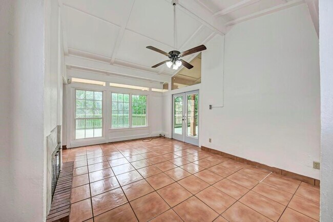 Building Photo - 1811 Brookhaven Dr