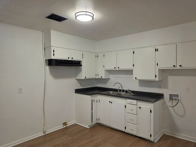Foto del edificio - 245 W 71st St