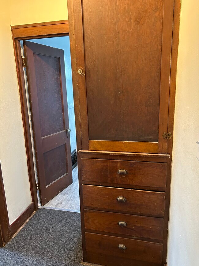 Built in storage - 508 Jersey Ave
