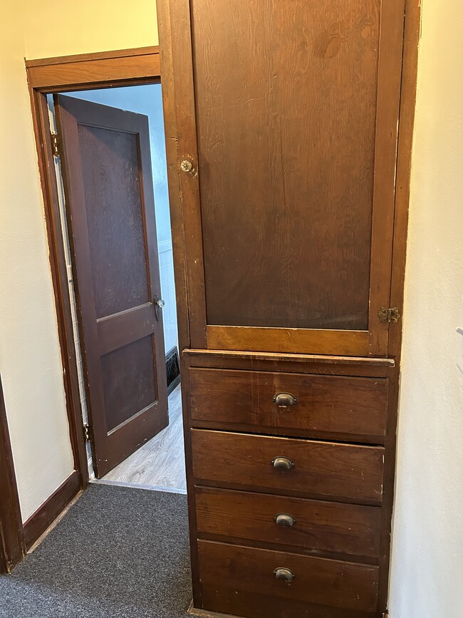 Built in storage - 508 Jersey Ave