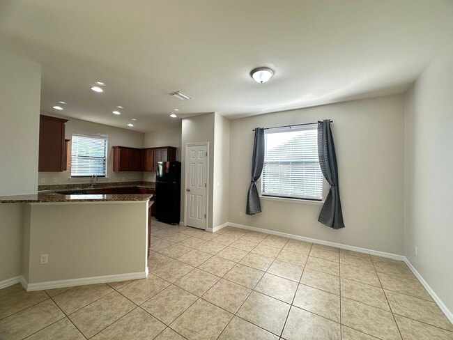 Foto del edificio - Fenced 3 Bed 2 Bath in SW Cape Coral Avail...