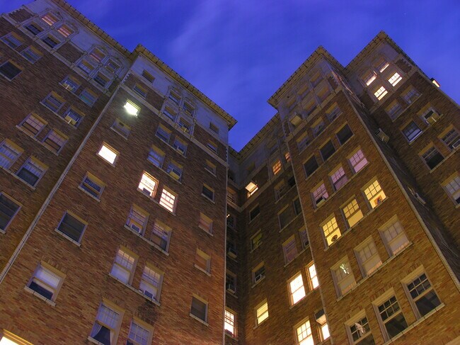 Foto del edificio - Commodore Condominiums