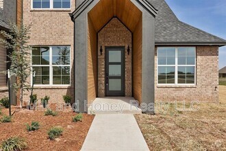 Building Photo - 1007 River View Dr