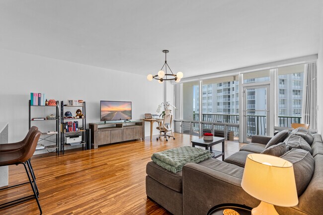Foto del edificio - 1408 Brickell Bay Dr