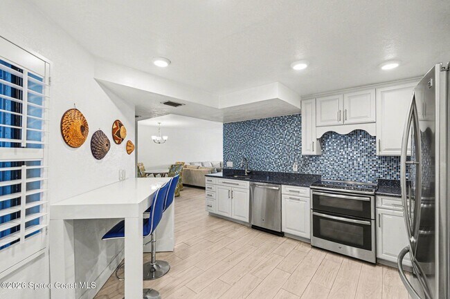 Foto del edificio - 3613 S Banana River Blvd